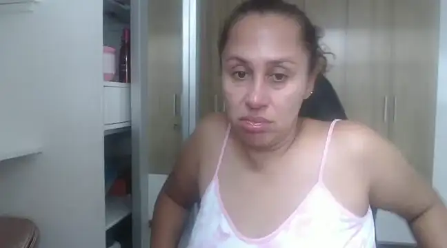 Snapshot of RoxanaLove9 chatting on 02-19-25, 09:14 RoxanaLove9 online show from 02-19-25, 09:14