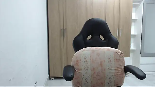 RoxanaLove9 online show from 11-08-25, 01:28