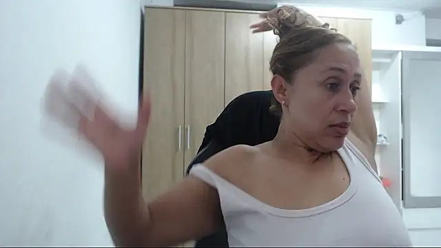 RoxanaLove9 online show from 03-13-26, 10:27