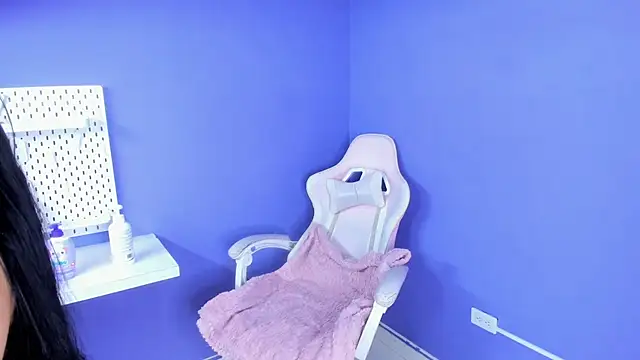 Annie9  online show from 10-04-25, 03:26