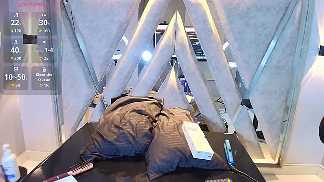 Annie9  online show from 10-09-25, 05:05