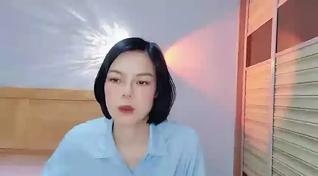 Snapshot of Linda-LL chatting on 01-04-25, 12:05 Linda-LL online show from 01-04-25, 12:05