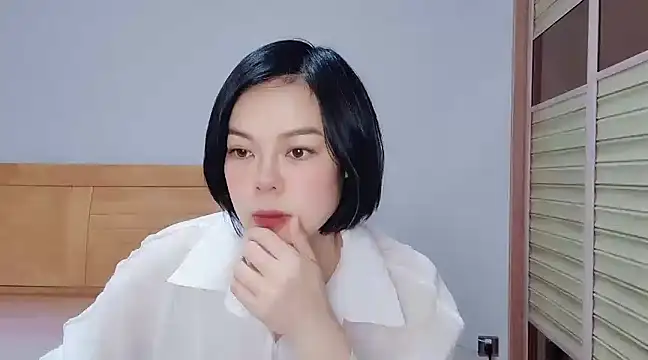 Snapshot of Linda-LL chatting on 01-06-25, 01:42 Linda-LL online show from 01-06-25, 01:42