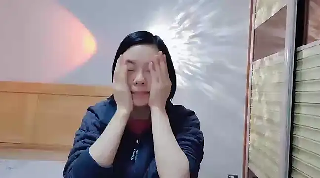 Snapshot of Linda-LL chatting on 01-20-25, 12:57 Linda-LL online show from 01-20-25, 12:57