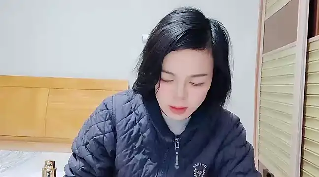 Snapshot of Linda-LL chatting on 01-28-25, 01:18 Linda-LL online show from 01-28-25, 01:18