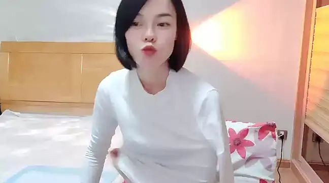 Snapshot of Linda-LL chatting on 02-02-25, 11:40 Linda-LL online show from 02-02-25, 11:40