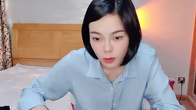 Snapshot of Linda-LL chatting on 02-02-25, 02:45 Linda-LL online show from 02-02-25, 02:45