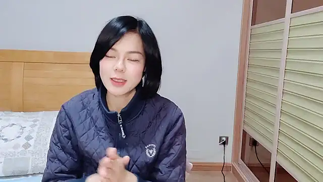 Snapshot of Linda-LL chatting on 02-06-25, 03:37 Linda-LL online show from 02-06-25, 03:37