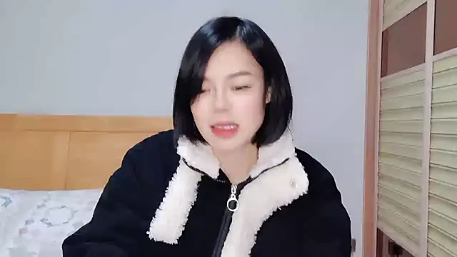 Snapshot of Linda-LL chatting on 02-08-25, 02:47 Linda-LL online show from 02-08-25, 02:47