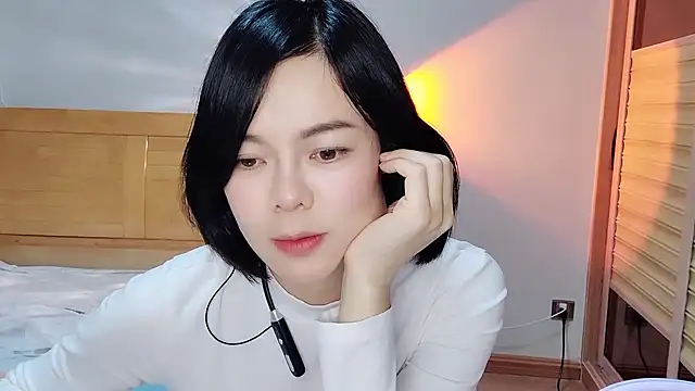 Snapshot of Linda-LL chatting on 02-12-25, 01:27 Linda-LL online show from 02-12-25, 01:27