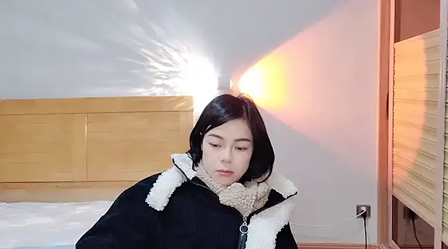 Snapshot of Linda-LL chatting on 02-13-25, 02:34 Linda-LL online show from 02-13-25, 02:34