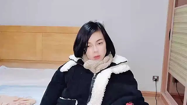 Snapshot of Linda-LL chatting on 02-13-25, 05:37 Linda-LL online show from 02-13-25, 05:37