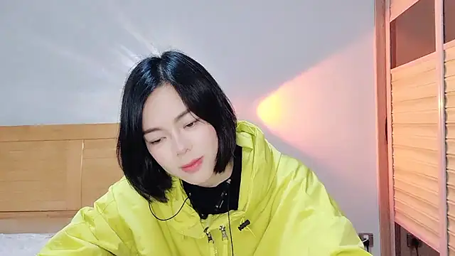 Snapshot of Linda-LL chatting on 02-16-25, 06:10 Linda-LL online show from 02-16-25, 06:10