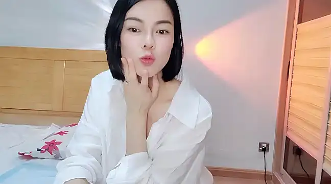 Snapshot of Linda-LL chatting on 02-16-25, 09:15 Linda-LL online show from 02-16-25, 09:15