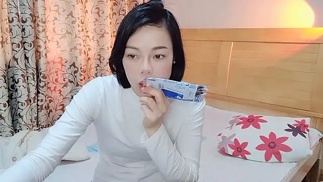 Snapshot of Linda-LL chatting on 03-01-25, 05:52 Linda-LL online show from 03-01-25, 05:52