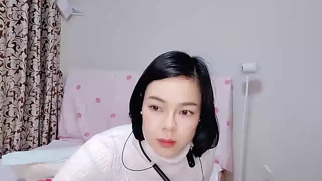 Snapshot of Linda-LL chatting on 03-06-25, 02:18 Linda-LL online show from 03-06-25, 02:18