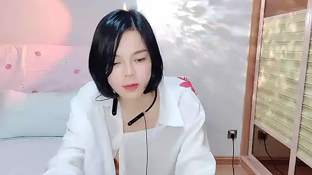 Snapshot of Linda-LL chatting on 03-17-25, 02:56 Linda-LL online show from 03-17-25, 02:56