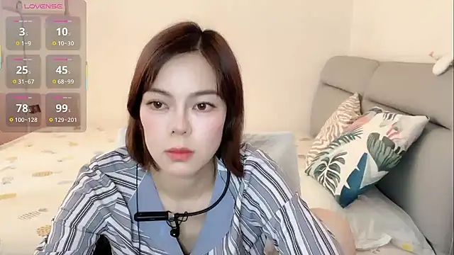 Snapshot of Linda-LL chatting on 09-22-25, 05:53 Linda-LL online show from 09-22-25, 05:53