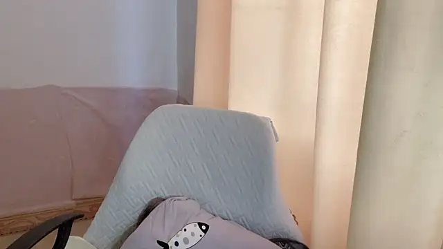 Snapshot of Linda-LL chatting on 10-04-25, 07:17 Linda-LL online show from 10-04-25, 07:17