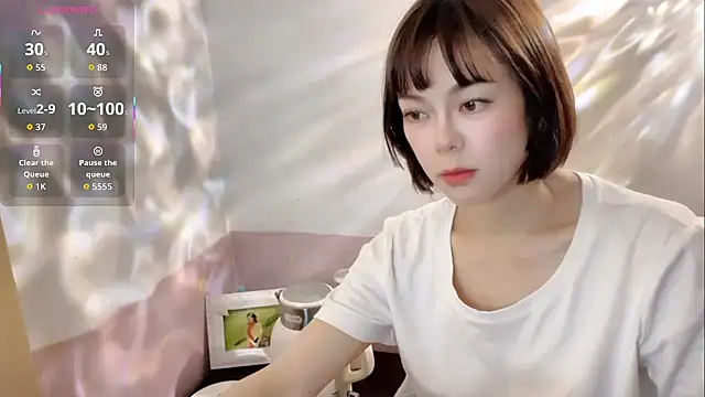 Snapshot of Linda-LL chatting on 10-20-25, 06:03 Linda-LL online show from 10-20-25, 06:03