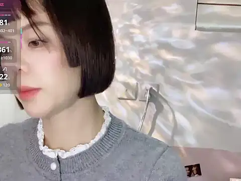 Snapshot of Linda-LL chatting on 10-23-25, 12:04 Linda-LL online show from 10-23-25, 12:04