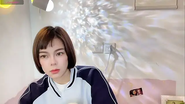 Snapshot of Linda-LL chatting on 10-24-25, 01:46 Linda-LL online show from 10-24-25, 01:46