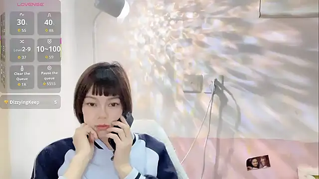 Snapshot of Linda-LL chatting on 10-28-25, 11:25 Linda-LL online show from 10-28-25, 11:25