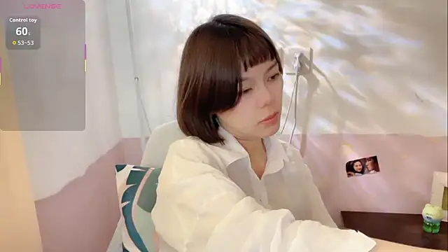 Snapshot of Linda-LL chatting on 10-29-25, 05:20 Linda-LL online show from 10-29-25, 05:20