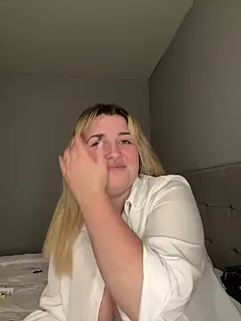 Snapshot of Curvy_Rosie99 chatting on 12-24-24, 06:39 Curvy Rosie99 online show from 12-24-24, 06:39