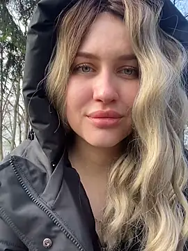 Snapshot of KikiWatson chatting on 12-19-24, 11:07 KikiWatson online show from 12-19-24, 11:07