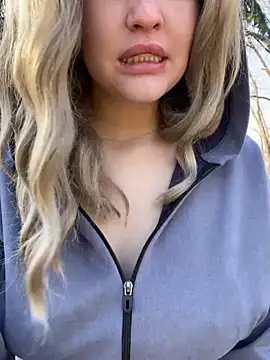 Snapshot of KikiWatson chatting on 12-20-24, 11:21 KikiWatson online show from 12-20-24, 11:21