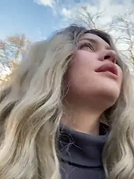 Snapshot of KikiWatson chatting on 12-24-24, 07:17 KikiWatson online show from 12-24-24, 07:17