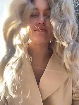 Snapshot of KikiWatson chatting on 12-24-24, 10:22 KikiWatson online show from 12-24-24, 10:22