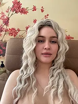 Snapshot of KikiWatson chatting on 01-09-25, 11:03 KikiWatson online show from 01-09-25, 11:03