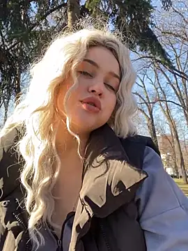 Snapshot of KikiWatson chatting on 01-10-25, 11:11 KikiWatson online show from 01-10-25, 11:11