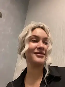 Snapshot of KikiWatson chatting on 01-15-25, 08:09 KikiWatson online show from 01-15-25, 08:09