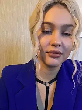 Snapshot of KikiWatson chatting on 01-19-25, 08:18 KikiWatson online show from 01-19-25, 08:18