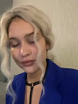 Snapshot of KikiWatson chatting on 01-19-25, 11:23 KikiWatson online show from 01-19-25, 11:23