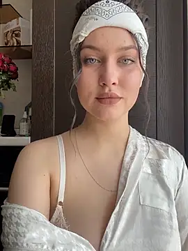 Snapshot of KikiWatson chatting on 03-01-25, 12:12 KikiWatson online show from 03-01-25, 12:12