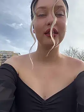 Snapshot of KikiWatson chatting on 03-15-25, 07:09 KikiWatson online show from 03-15-25, 07:09