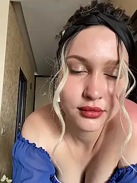 Snapshot of KikiWatson chatting on 03-15-25, 10:13 KikiWatson online show from 03-15-25, 10:13