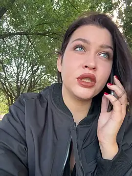 Snapshot of KikiWatson chatting on 09-14-25, 06:01 KikiWatson online show from 09-14-25, 06:01