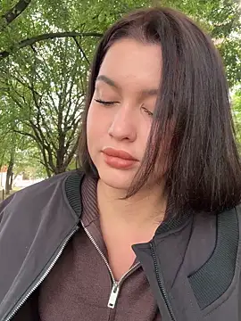 Snapshot of KikiWatson chatting on 09-20-25, 06:14 KikiWatson online show from 09-20-25, 06:14