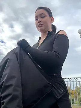 Snapshot of KikiWatson chatting on 10-25-25, 07:05 KikiWatson online show from 10-25-25, 07:05