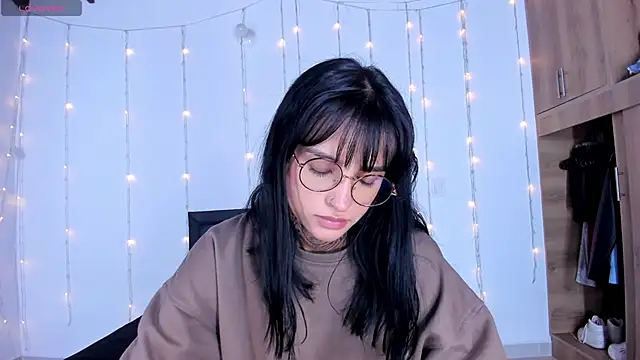 medussa13  online show from 02-25-25, 01:09