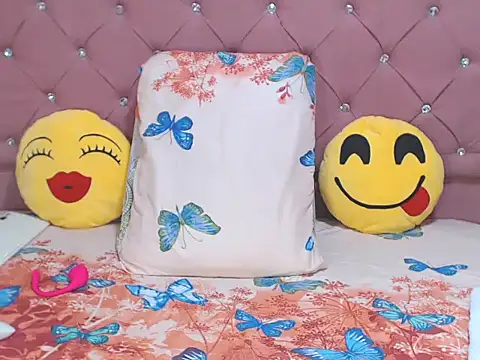 Snapshot of sharonbrown28 chatting on 10-28-25, 09:50 sharonbrown28 online show from 10-28-25, 09:50