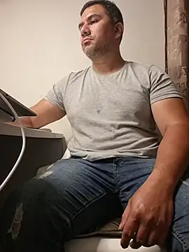 Snapshot of pob_cam chatting on 10-26-25, 03:23 pob cam online show from 10-26-25, 03:23