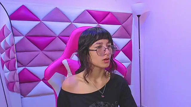 Snapshot of Danny_Face chatting on 11-24-25, 01:33 Danny Face online show from 11-24-25, 01:33