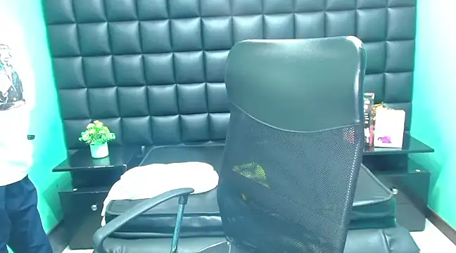 Im Mathias online show from 03-13-25, 02:27