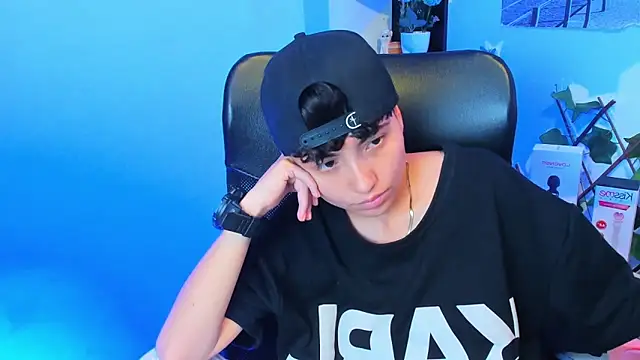 Im Mathias online show from 12-21-25, 03:08